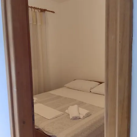 Mustel - Adults Only *