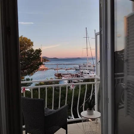 Mustel - Adults Only