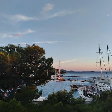 Mustel - Adults Only Drage