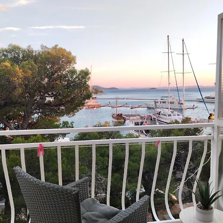 Mustel - Adults Only Drage