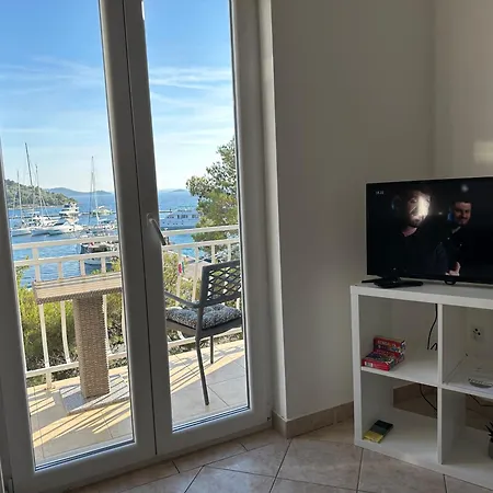 Mustel - Adults Only *