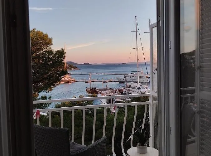 Mustel - Adults Only