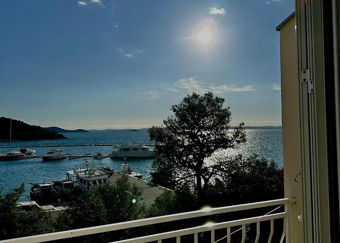 Mustel - Adults Only