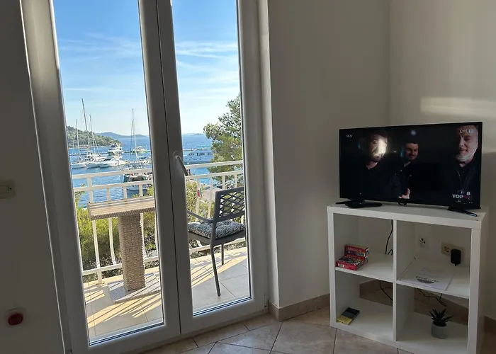 Mustel - Adults Only *